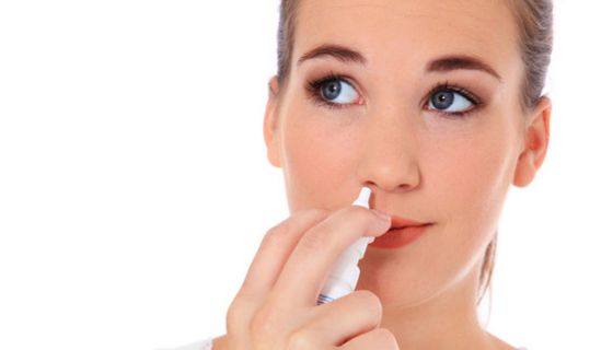 Zukünftig ist es denkbar, hormonelle Wirkstoffe als Nasensprays anzuwenden.