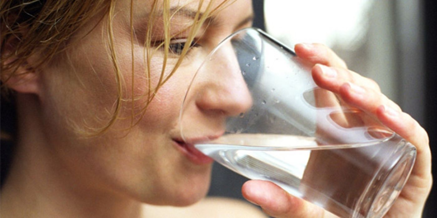 Täglich Heilwasser zu trinken, hilft bei Sodbrennen.