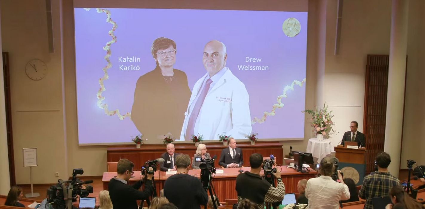 Szenenbild der Bekanntgabe der Nobelpreis-Gewinner
