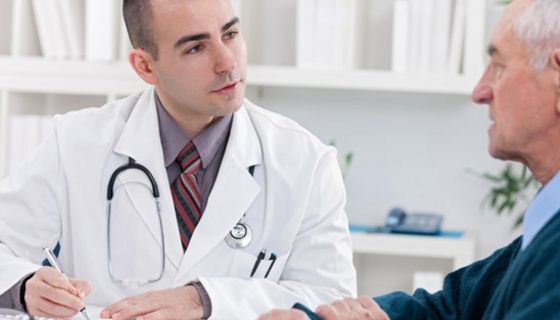 Den Medikationsplan stellt der Arzt aus, der den Patienten schwerpunktmäßig betreut.