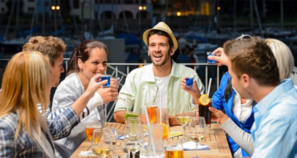 Zum geselligen Beisammensein gehört für viele Alkohol dazu.