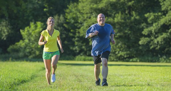 Körperliche Fitness zahlt sich aus, kann aber die Nachteile von Übergewicht nicht komplett wettmachen.