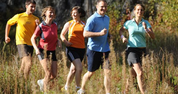 Gruppe Jogger in der Natur