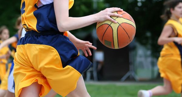 Basketballerinnen im Spiel