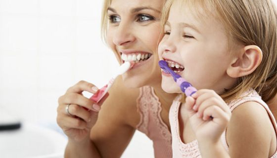 Mit diesen Tipps halten Sie Ihre Zähne gesund und schön.