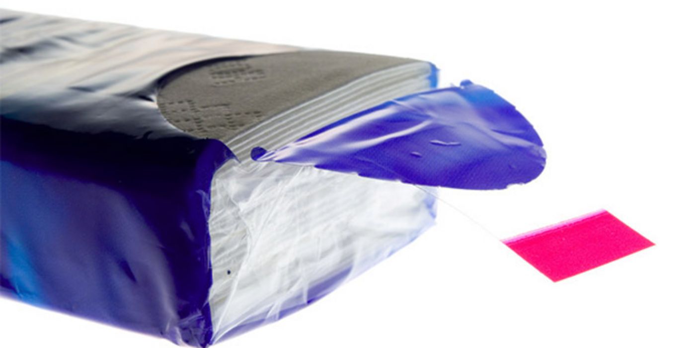Die praktischen Klebelaschen an den Packungen von Papiertaschentüchern haben in der Vergangenheit zu zahlreichen gesundheitlichen Notfällen geführt.