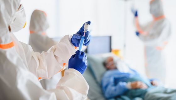 Krankenhaus-Szene mit Coronavirus-Patienten. 