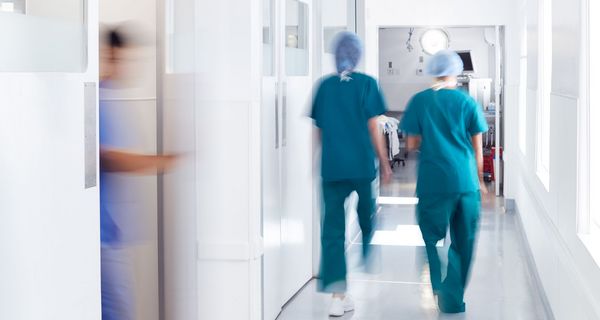 Mitarbeiter im Krankenhaus.