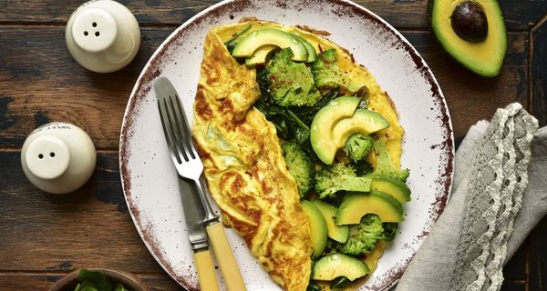 Omelette mit Avocado.