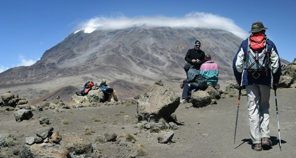 Für eine Studie werden Sportler gesucht, die den Ki­li­ma­nd­scha­ro besteigen.