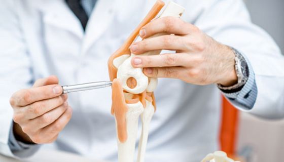 Hüft- und Kniegelenkersatz sind zwei der häufigsten und effektivsten chirurgischen Eingriffe. 