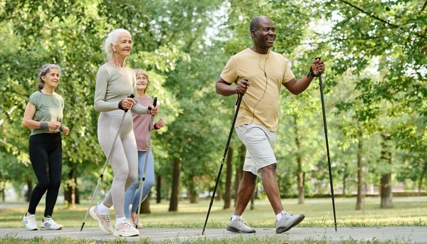 Depression: Nordic Walking kann schon nach wenigen Wochen helfen