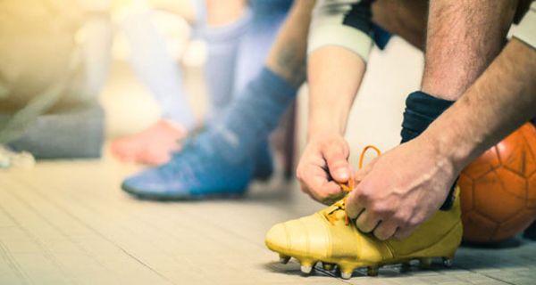 Die richtige Musik vor einem Fußballspiel stärkt den Teamgeist der Mannschaft.