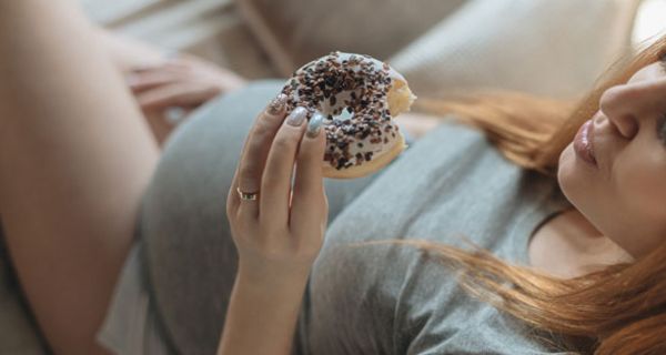 Die Ernährung einer Frau während der Schwangerschaft könnte das Baby beeinflussen.