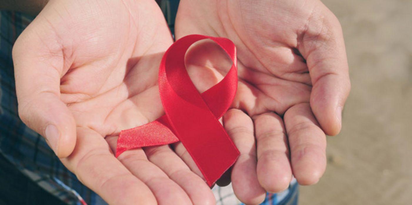 Im Jahr 2014 haben sich etwa 3200 Menschen in Deutschland mit HIV infiziert.
