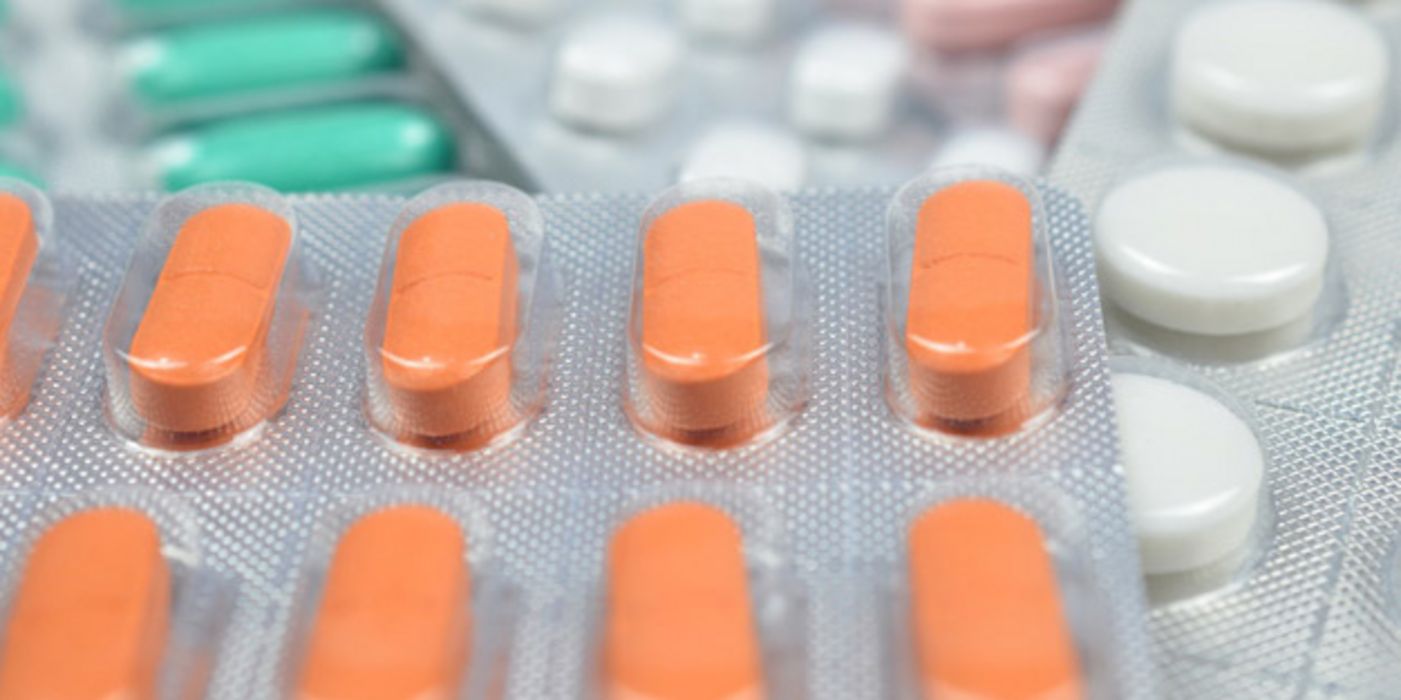Blister mit Antibiotika in unterschiedlichen Farben