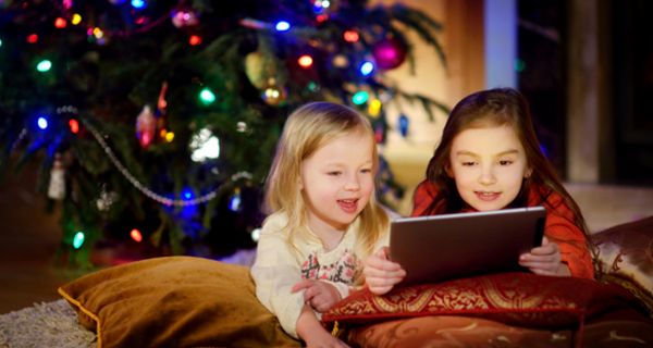 Gerade in der Weihnachtszeit laufen im Fernsehen viele Filme für Kinder.