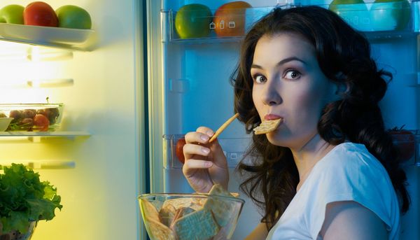 Mitternachts-Snacks stören innere Uhr im Darm