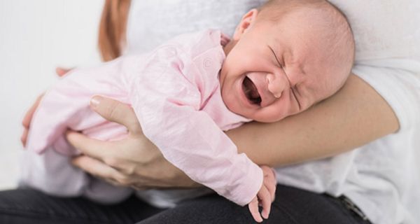 Schreien soll angeblich die Lungen kräftigen. Eltern können über solche Einschätzungen meist nur müde lächeln: An "Schreikraft" fehlt es den meisten Babys nicht.