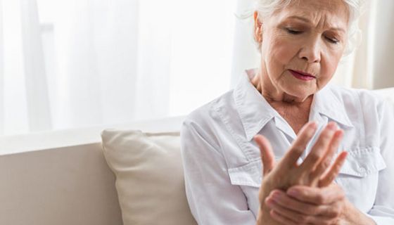 Ein neues Medikament zeigt bei rheumatoider Arthritis gute Erfolge.