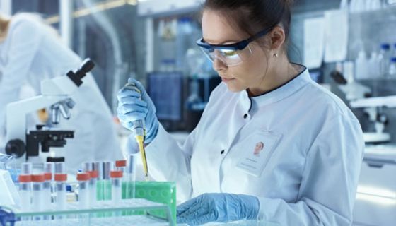 Forscher arbeiten fieberhaft an der Entwicklung eines Impfstoffs gegen das Coronavirus.
