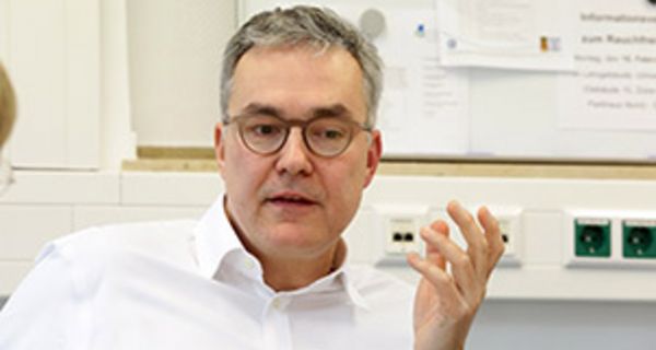 Professor Dr. Klaus Weckbecker, Direktor des Institutes für Hausarztmedizin der Universität Bonn.