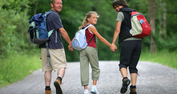 Familie beim Wandern