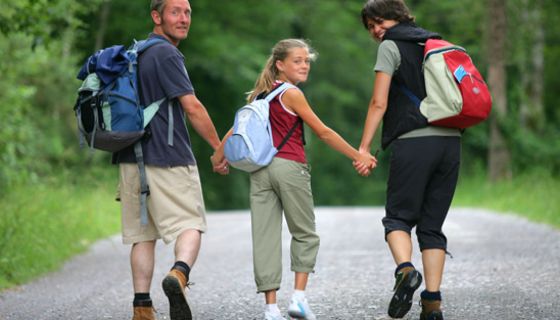 Familie beim Wandern