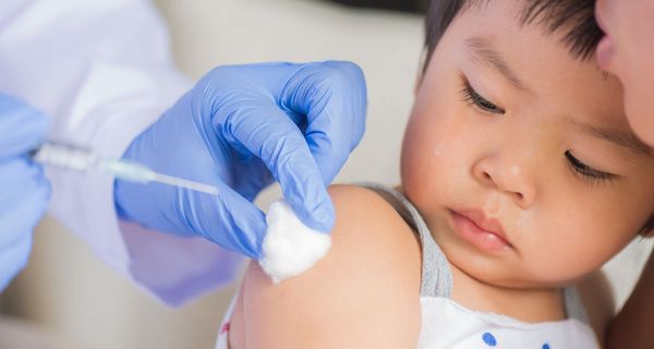  Eine Impfung gegen Masern, Mumps und Röteln wird Kindern hierzulande ab dem 11. vollendeten Lebensmonat empfohlen. 