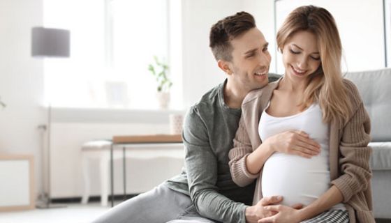 Auch Männer können den Verlauf einer Schwangerschaft beeinflussen.