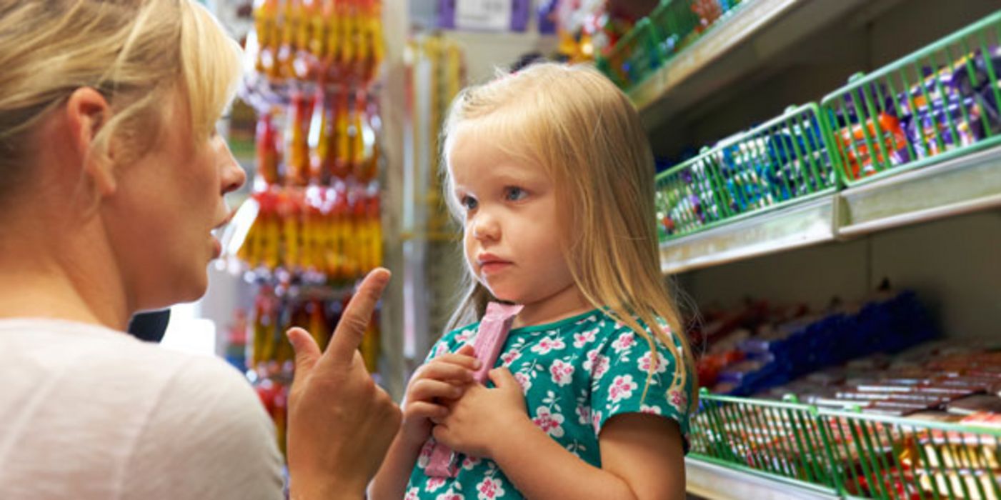 Ungesunde Snacks werden häufiger gekauft, wenn sie an der Supermarktkasse platziert werden.