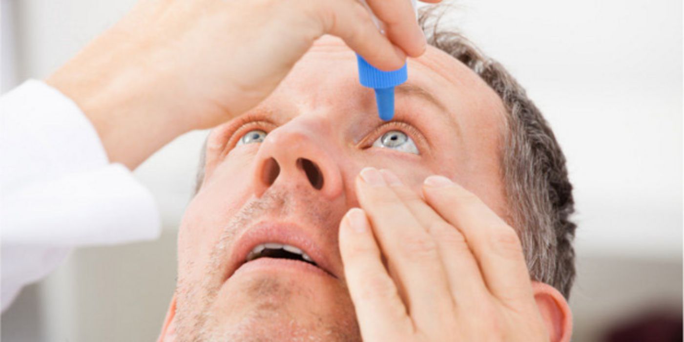 Tipps vom Apotheker Augentropfen richtig anwenden