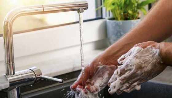 Wie oft man die Hände wäscht, macht nur einen Teil der Händehygiene aus. Auch die Dauer und der Zeitpunkt sind wichtig.