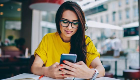 Smartphones sind heute ständige Begleiter. Die vielen Daten ihrer Nutzer, die sie aufzeichnen, lassen sich auch für gesundheitliche Zwecke einsetzen.