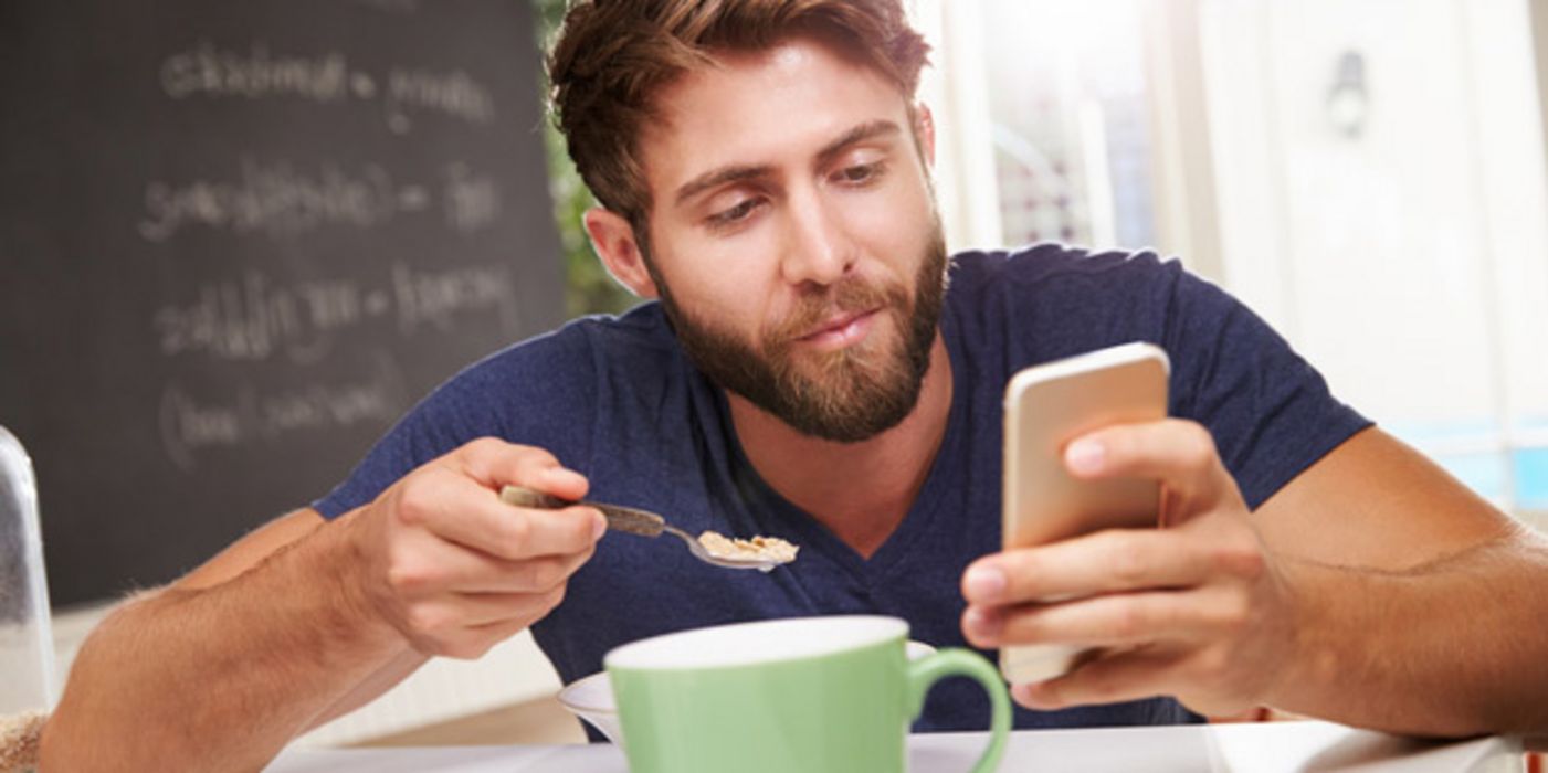 Alle 18 Minuten schaut ein Handybesitzer im Schnitt auf sein Smartphone.