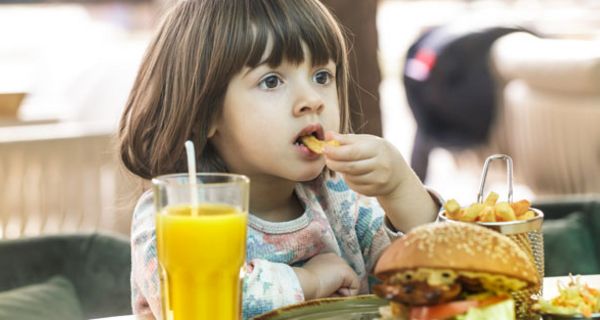 Fast Food könnte Nahrungsmittelallergien fördern.