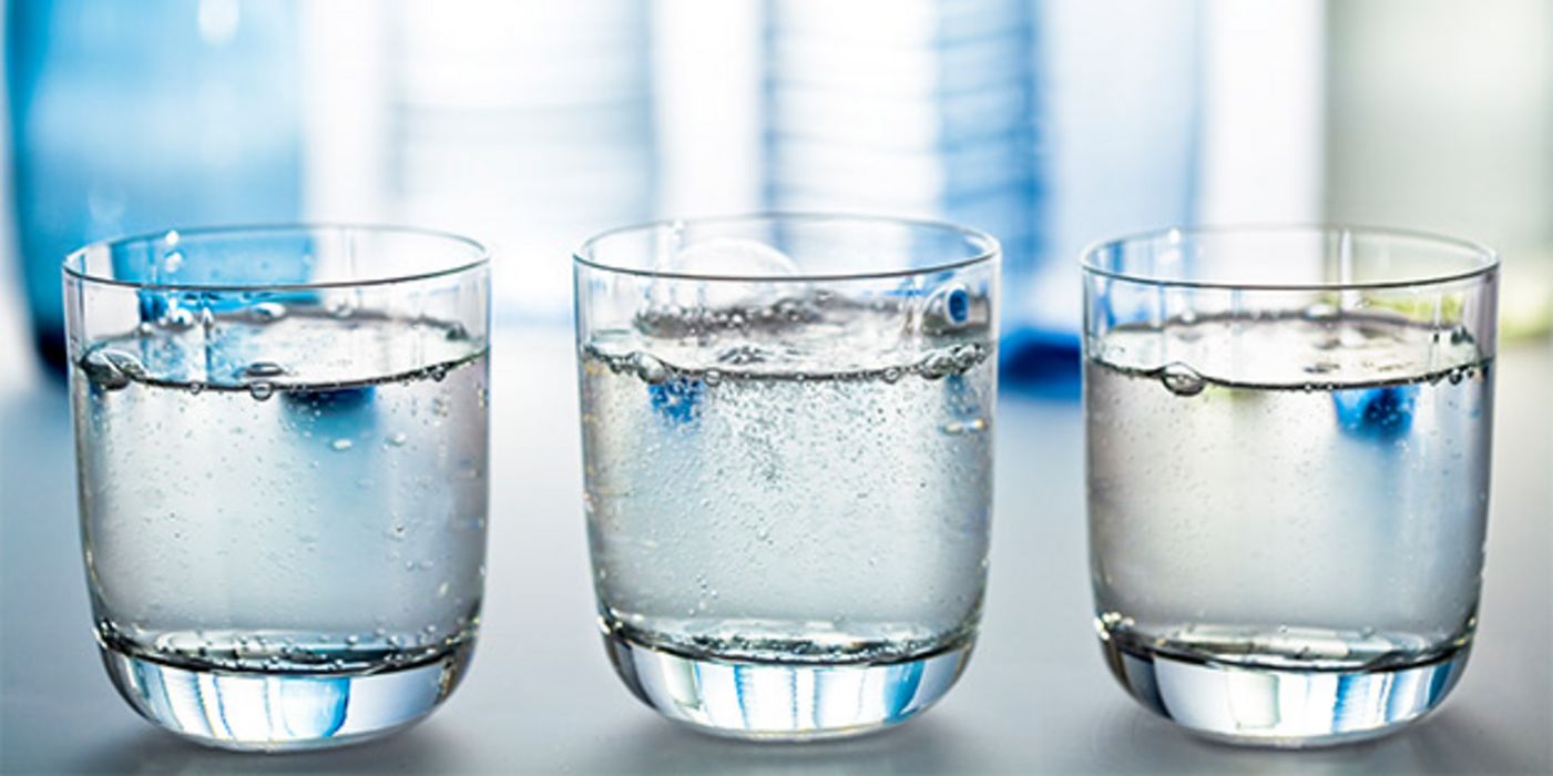 Das Glas entscheidet auch bei Wasser über den Geschmack.