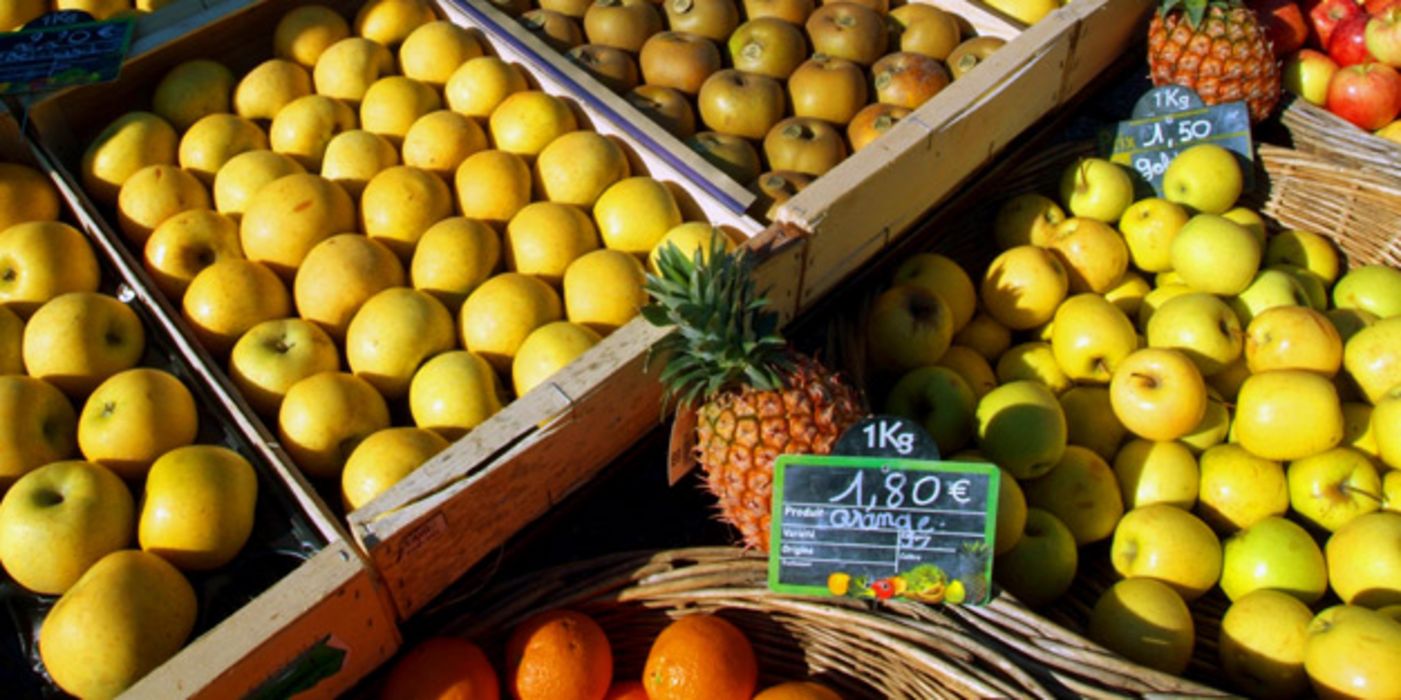 Frisches Obst vom Markt: Die meisten Deutschen essen weniger Obst und Gemüse als empfohlen.