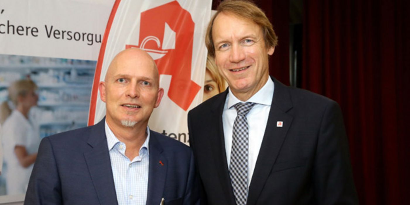 Der Patientenbeauftragte in NRW, Dirk Meyer (li.), und der Vorsitzende des Apothekerverbandes Nordrhein, Thomas Preis, auf dem Sommerempfang des Apothekerverbandes