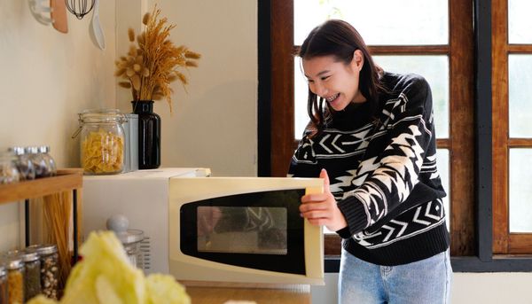 Vitamine & Keime: Ist Kochen in der Mikrowelle ungesund?