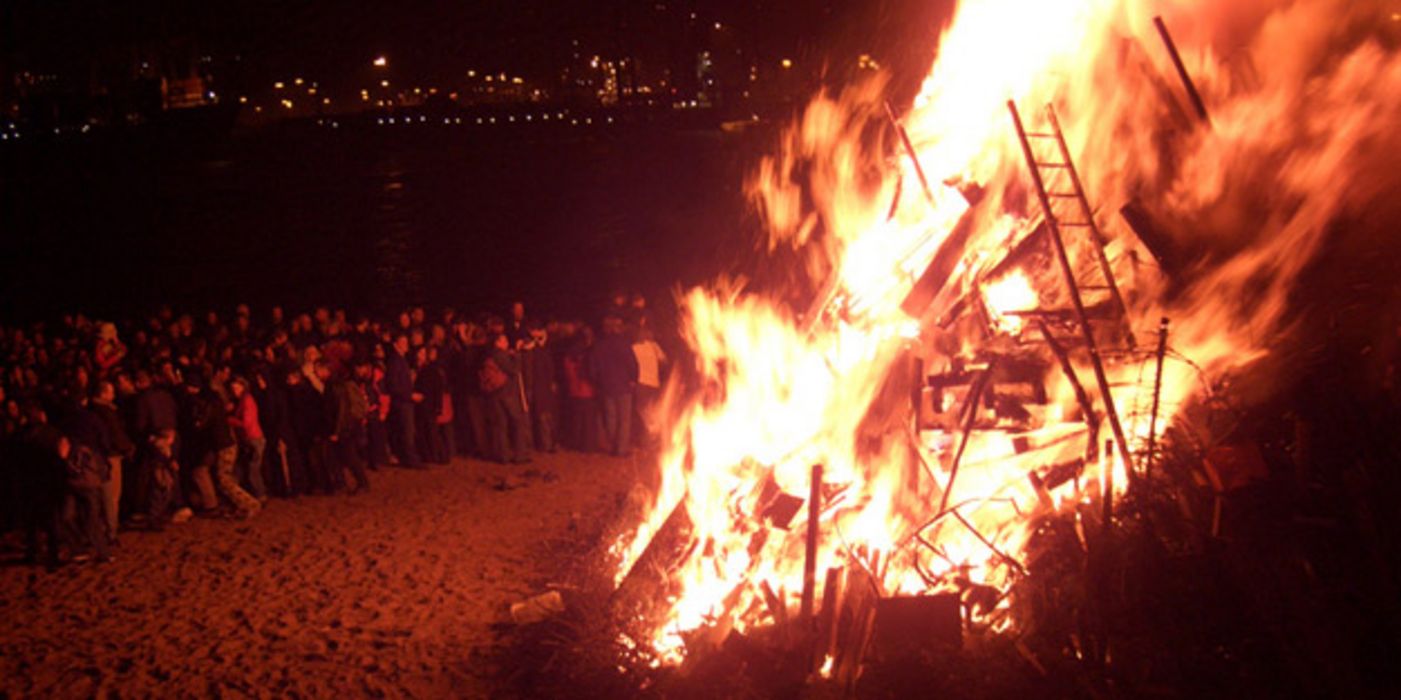 Osterfeuer Vertreiben Die Dunkelheit Aponet De