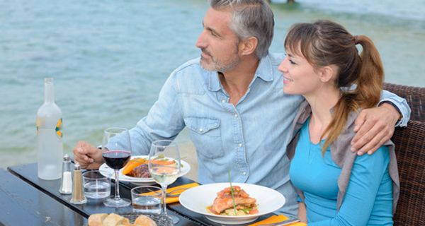 Was wir im Restaurant bestellen, hängt auch von unserem Gegenüber ab.