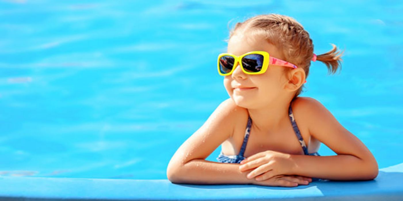 UV-Strahlung kann die Augen schädigen - die richtige Schutzbrille hilft.