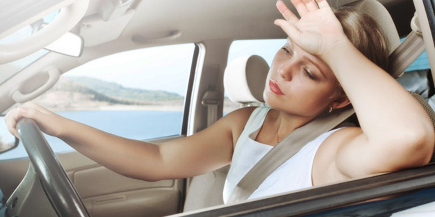 Gerade im Auto fühlt man sich im Sommer manchmal wie in einem Backofen. 