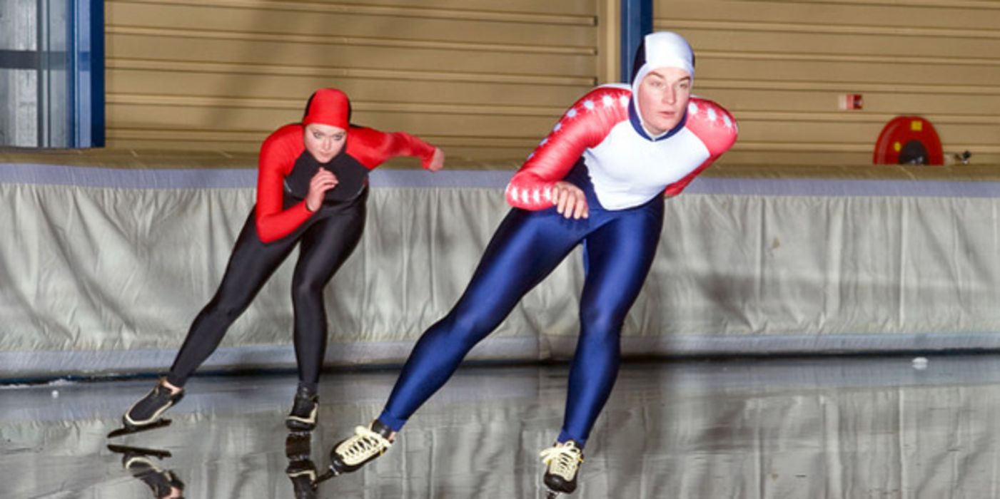 Zwei Eisschnellläufer beim Sprint