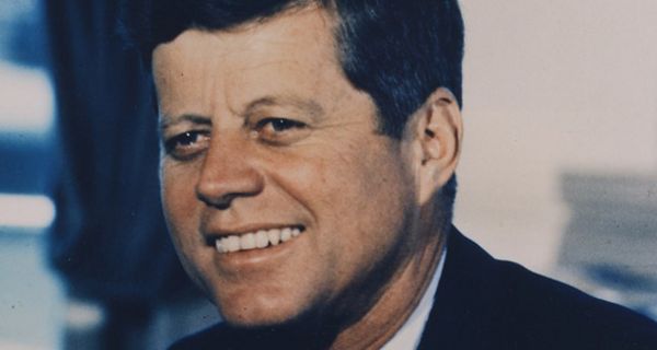 Porträtfoto John F. Kennedy im Oval Office