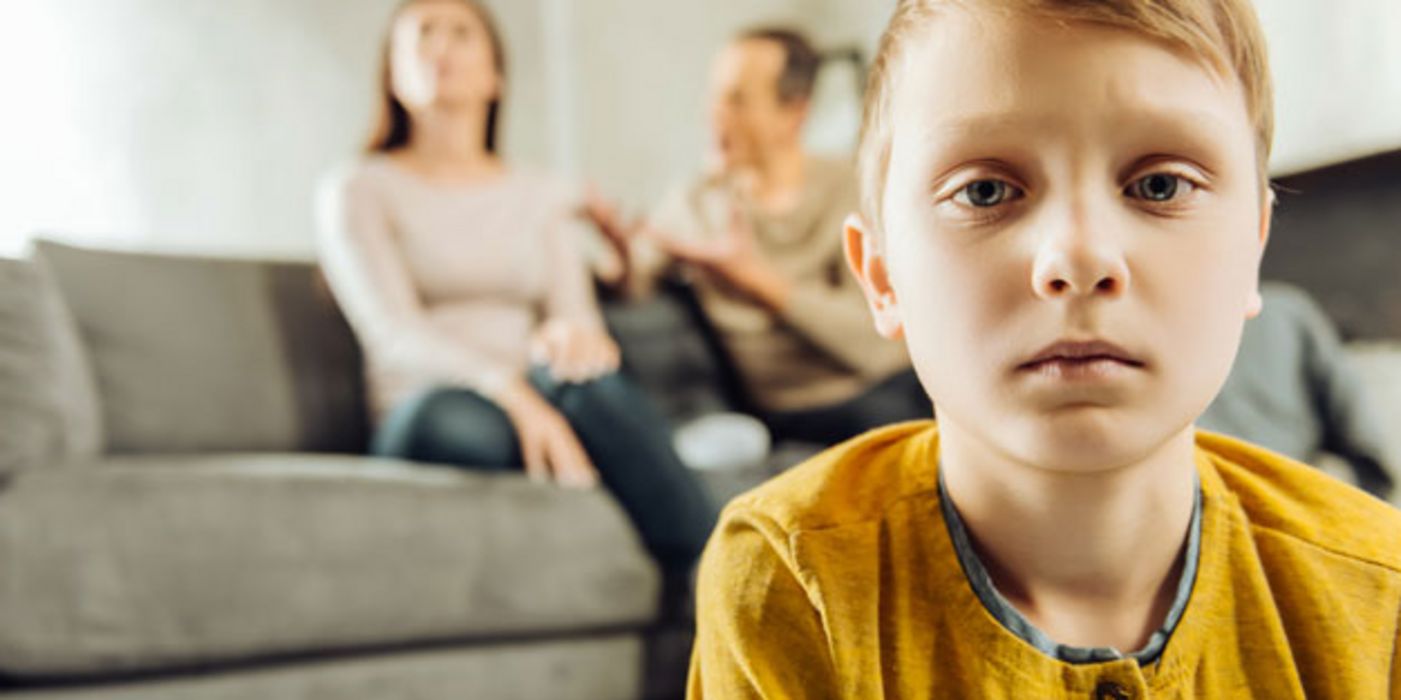 Ob Kinder emotionslos und gleichgültig werden, hängt auch davon ab, wie sich ihre Eltern ihnen gegenüber verhalten. 