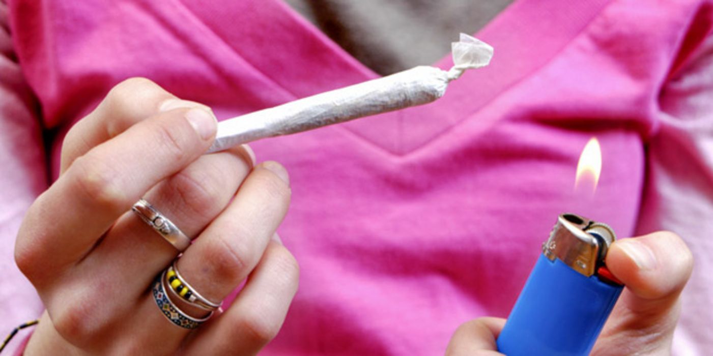 Geht auf die Knochen: Häufiger Konsum von Cannabis erhöht das Risiko für Osteoporose, sagen Forscher aus Schottland.