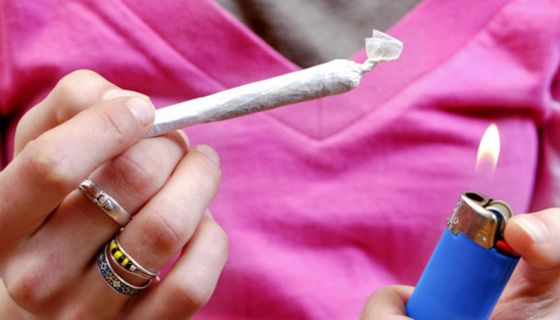 Geht auf die Knochen: Häufiger Konsum von Cannabis erhöht das Risiko für Osteoporose, sagen Forscher aus Schottland.