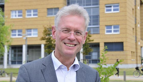 Portraitfoto von Professor Dr. Andreas Greinacher aus Greifswald.